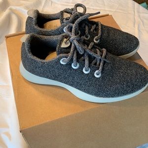 Allbirds women’s wool runner.  Natural gray size 8.